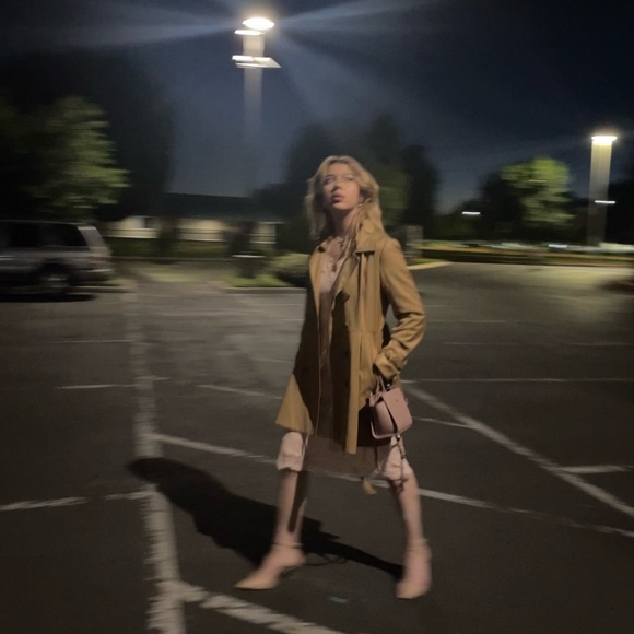 Meet your Posher, Laura - Picture 1 of 1